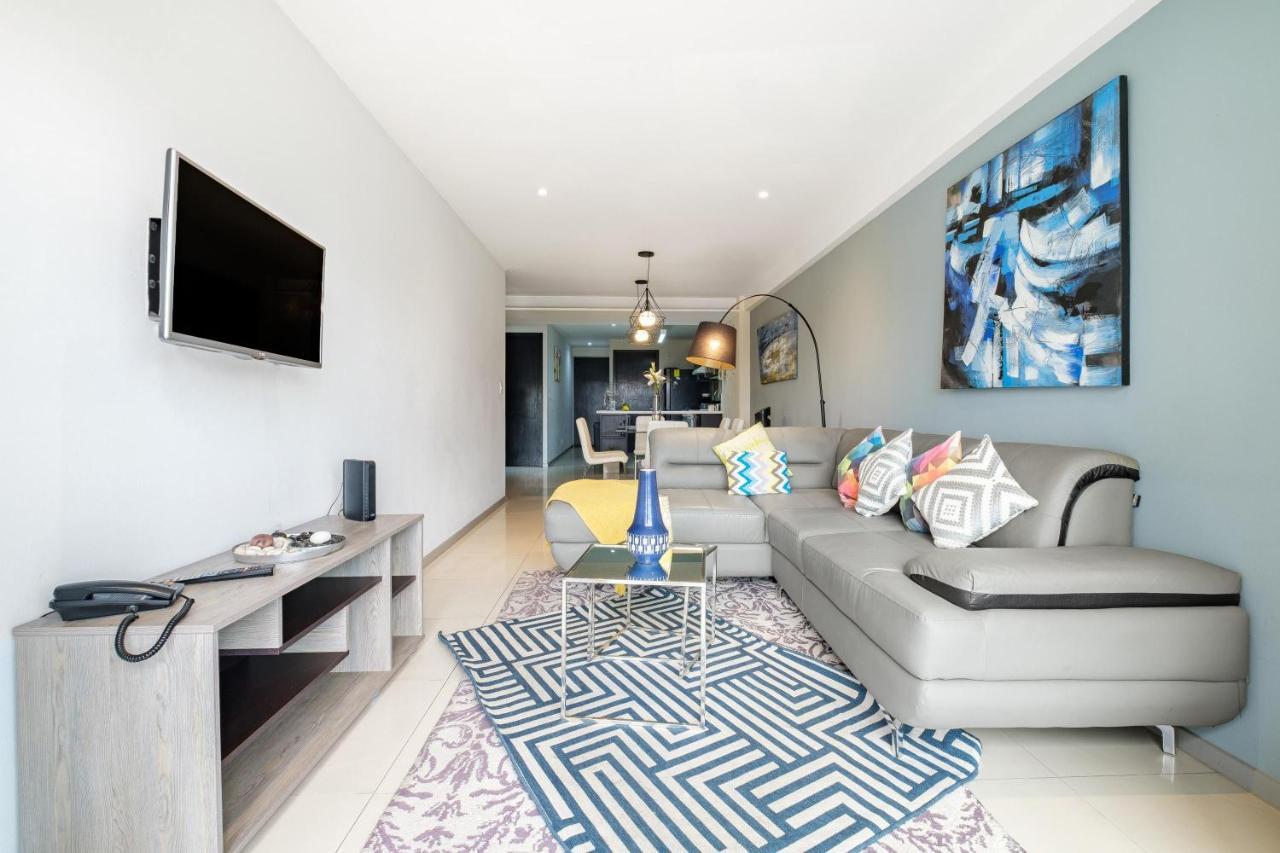 2br With Jacuzzi | Pool | Skyline Appartement
