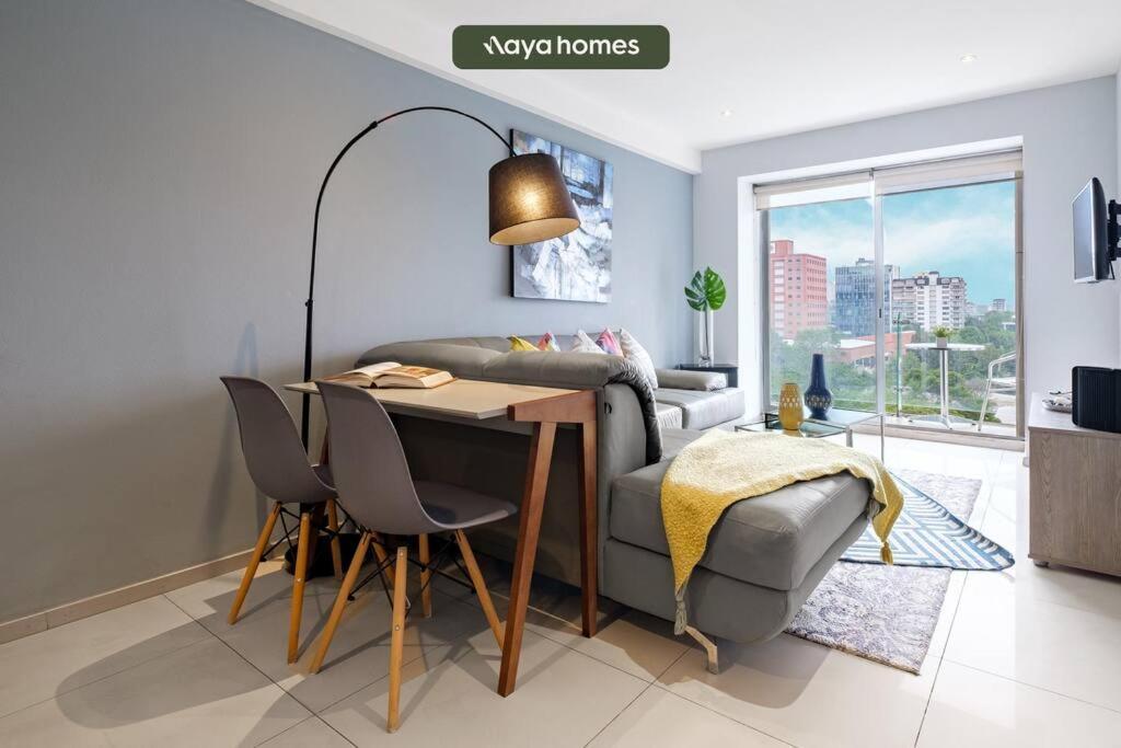 2br With Jacuzzi | Pool | Skyline Appartement